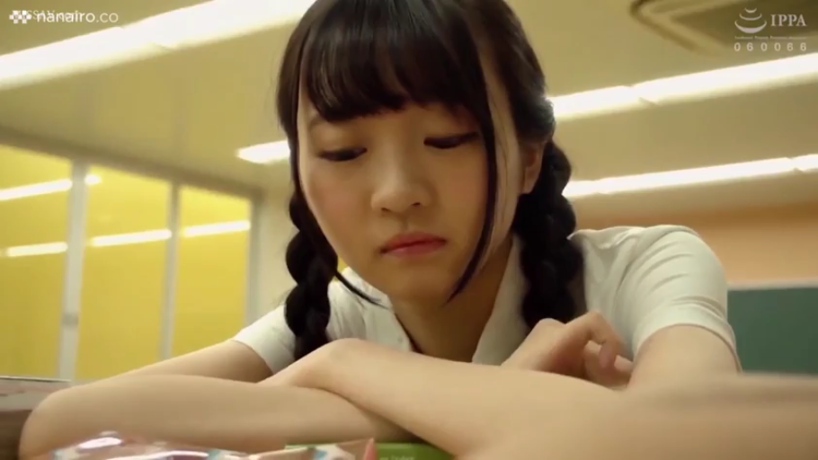 Contemplation · Melancholy · Classroom · Close-up of the face · 课桌 · Twin tails · 趴在桌上 · 白色校服