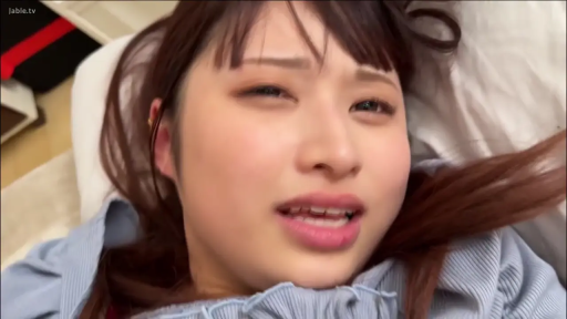 胸部特写 · 局部马赛克 · 性行为 · 迷醉 · 仰卧 · 床单 · 室内床铺 · 银色链条