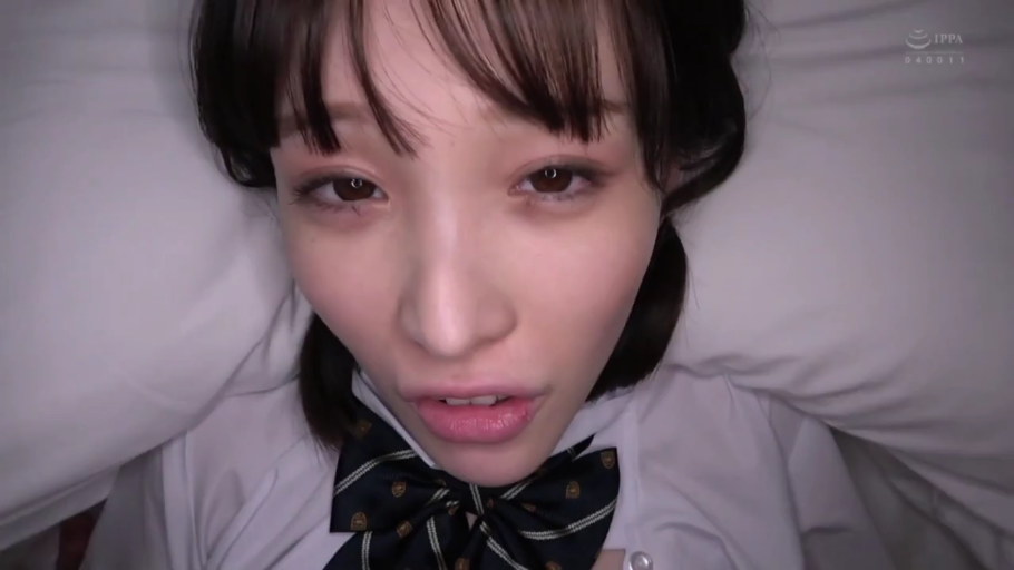 面部 · 枕头 · 床上 · 对视 · 近景 · JK制服 · 躺姿 · 嘟嘴