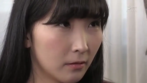 室内 · 严肃 · 脸部特写 · 凝视 · 常服 · 正面 · 黑长直