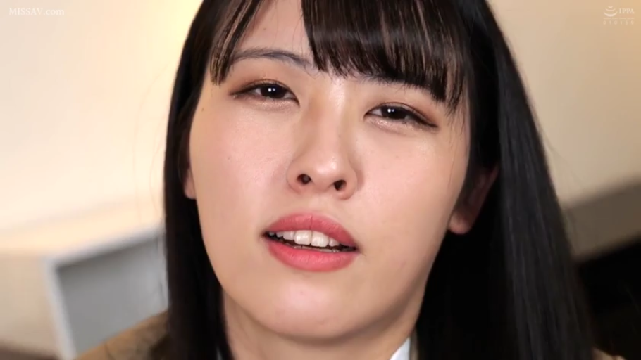 室内 · 脸部特写 · 制服 · 微仰头