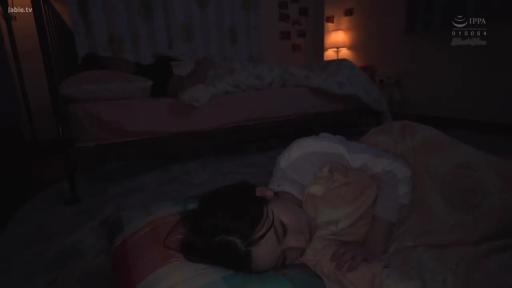 臥室 · 閉眼 · 头部特写 · 侧卧 · 睡衣 · 被子 · 睡覺