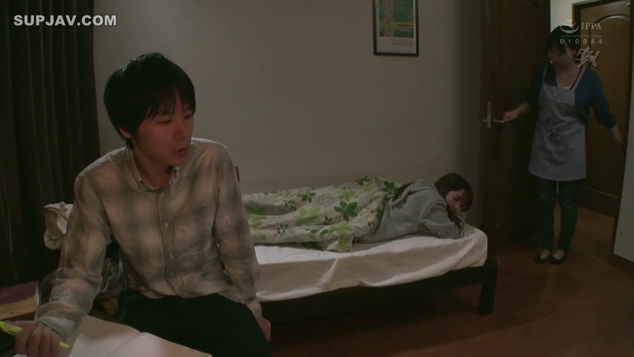 Apron · 卧姿 · Bedroom · Medium shot · 平静 · 笔记本 · Study