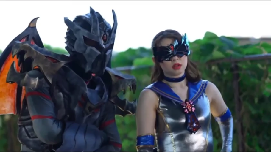 站姿 · 半身 · 户外 · 紧身衣