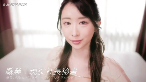 室内 · 坐姿 · 面对镜头 · 面部特写 · 温柔 · 浅色裙装