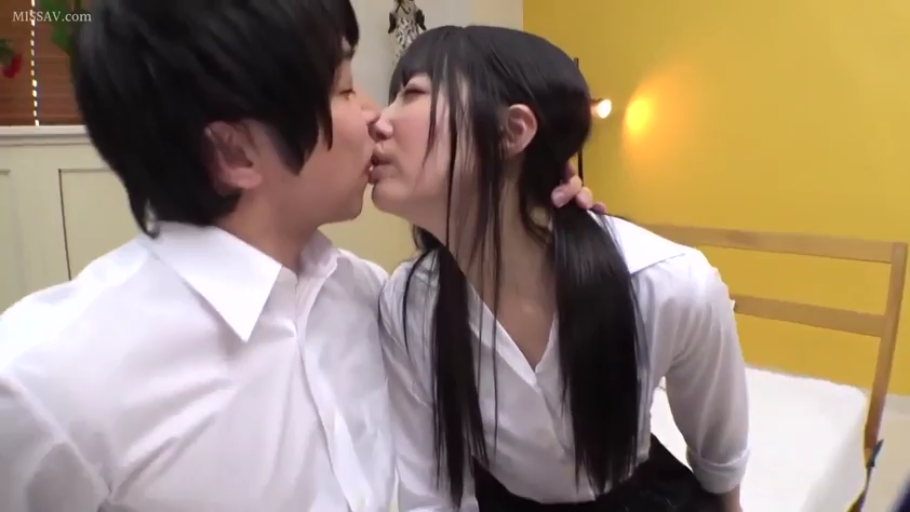 卧室 · 陶醉 · 白衬衫 · 床 · 面部特写 · 接吻 · 面对面 · 日本AV