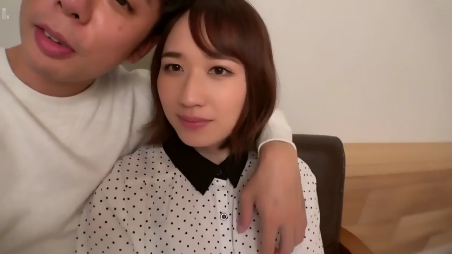 全裸 · 浴室 · 站立 · 侧身 · 花洒 · 冷淡 · 马尾 · 淋浴