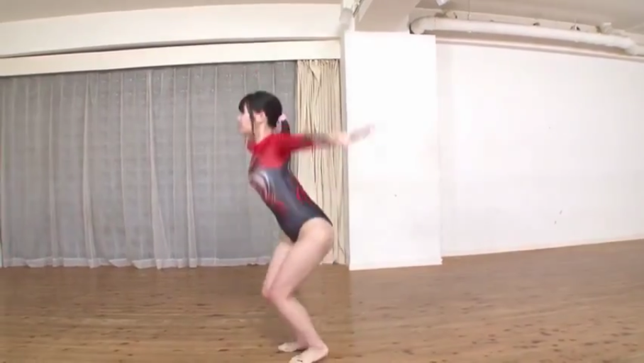 专注 · 全景 · 体操服 · 室内排练室 · 预备跳跃 · 体操动作