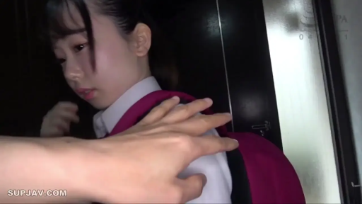 制服 · 蹲姿 · 玄关 · JK · 书包 · 背部特写 · 换鞋