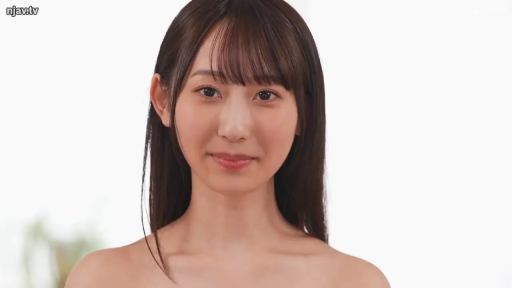 Indoor · Close-up of the face · Smile · Nude · Gaze · 长发 · 正面