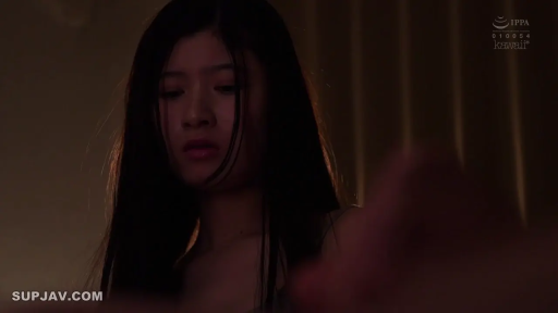 室内 · 骑乘位 · 性交 · 面部特写 · 裸体 · 昏暗灯光 · 迷茫