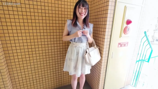 室内 · 面部特写 · 中文字幕 · 交流 · 黑色连衣裙 · 温柔 · 依偎