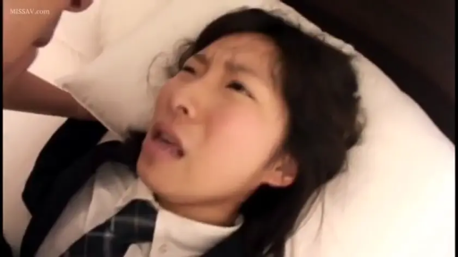 校服 · 脸部特写 · 枕头 · 仰卧 · 床上 · 高潮 · 阿嘿颜