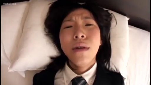 脸部特写 · 迷离 · 性行为 · 枕头 · 仰卧 · 制服 · 室内床上 · 日本AV