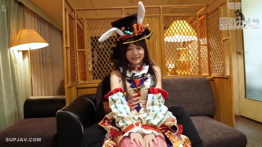 室内 · 陶醉 · 面部特写 · 呻吟 · 侧头 · 婚纱 · 头纱