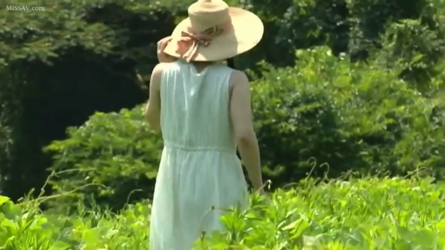 户外 · 白色连衣裙