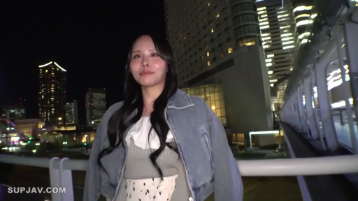 中景 · 白色内裤 · 多人 · 痛苦 · 靠墙站立 · 电梯内 · 性骚扰
