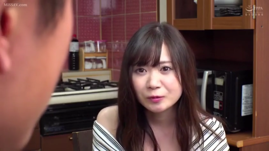 坐姿 · 交谈 · 面部 · 平静 · 第一人称视角 · 厨房 · 厨具 · 条纹露肩装