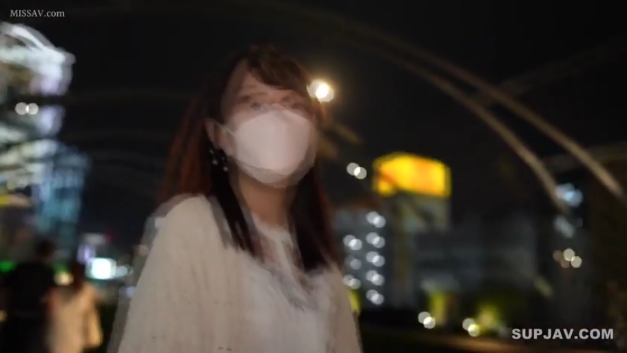 室内 · 微笑 · 项链 · 面部特写 · 注视镜头 · 亚洲女性 · 正向对视 · 无袖连衣裙