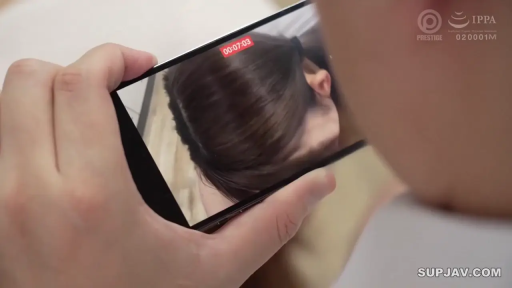 室内 · 不明 · スマートフォン · 画中画 · 手持 · スマホのクローズアップ · 動画を視聴