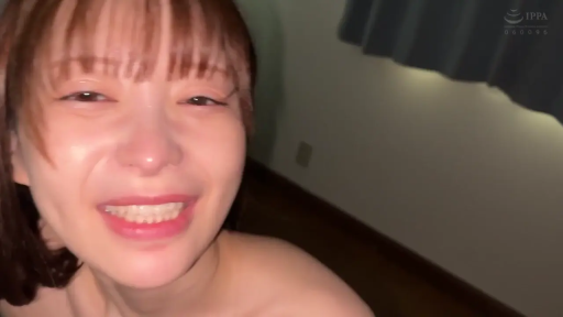 室内 · 面部 · 全裸 · 俯卧 · 兴奋 · 近距离 · 露齿笑