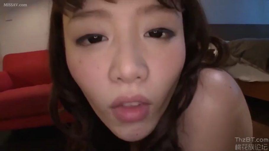 全裸 · 闭眼 · 面部特写 · 室外 · 深吻 · 交缠 · 光晕