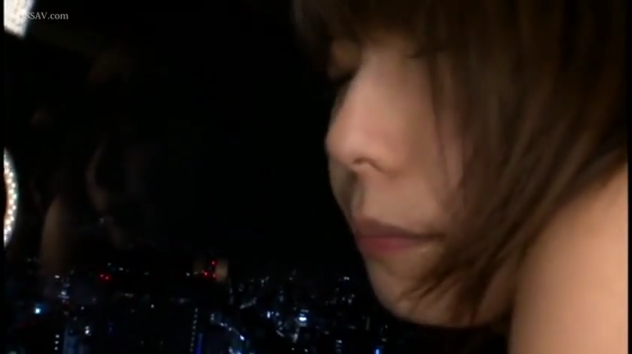 身をかがめる · 顔部のクローズアップ · 全裸 · 窗边