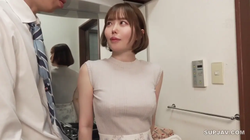 室内 · 全身 · 站姿 · 摆拍 · 微笑 · 短视频风格 · 蓝色比基尼 · 手机界面挂件