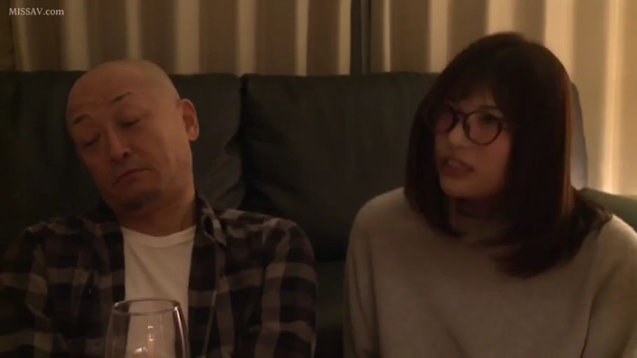 室内 · 坐姿 · 马赛克 · 私处 · 张口 · 沙发 · 兔女郎 · 群交