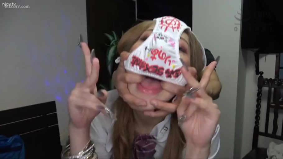 Indoor · 面部特写 · 制服