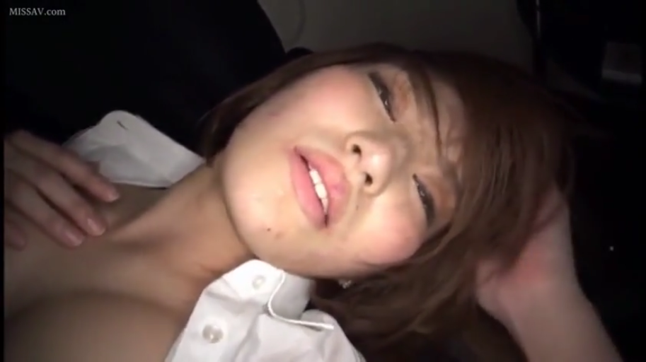 室内 · 顔部のクローズアップ · 白色衬衫 · 仰臥