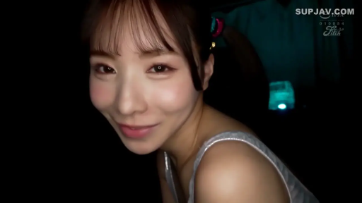 脸部 · 卧室 · 微笑 · 注视 · 昏暗 · 歪头 · 发卡 · 银色吊带