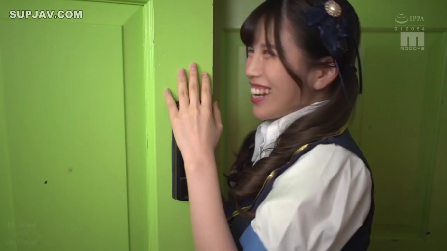 室内 · 半身 · 制服