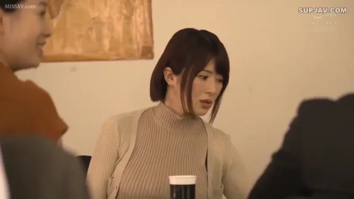 女性 · 站立 · 平静 · 走廊 · 黑色连衣裙 · 蒙眼 · 蒙眼布