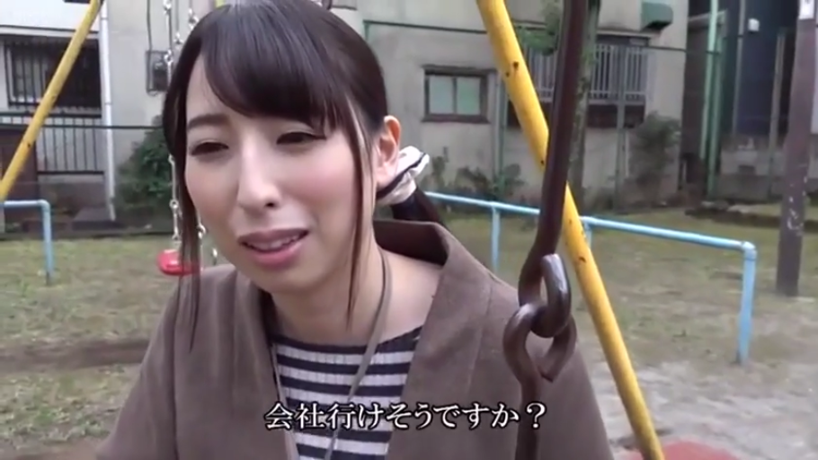 坐姿 · 脸部 · 委屈 · 字幕 · 公园 · 外套 · 秋千 · 诉说