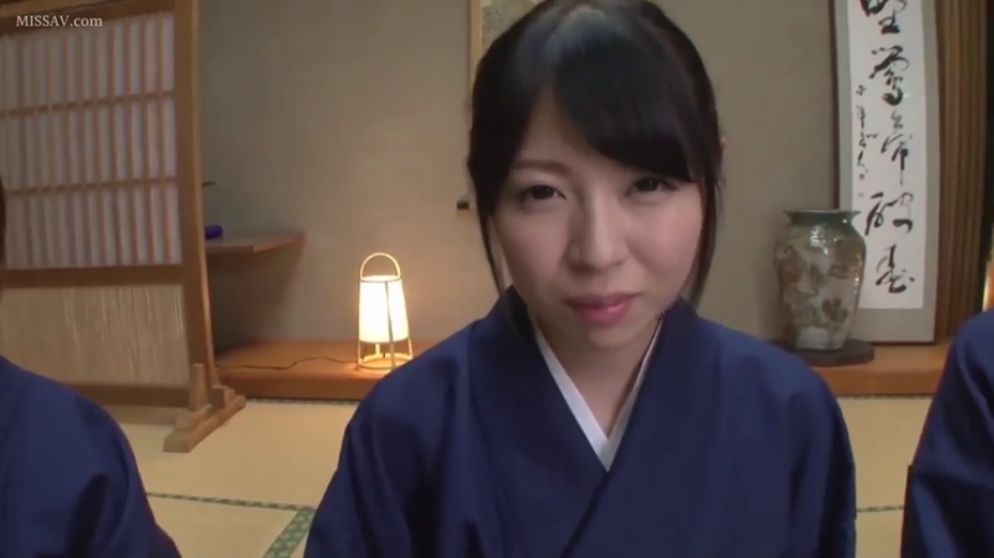 室内 · 口交 · 跪姿 · 面部特写 · 注视 · 阴茎 · 内衣 · 长发