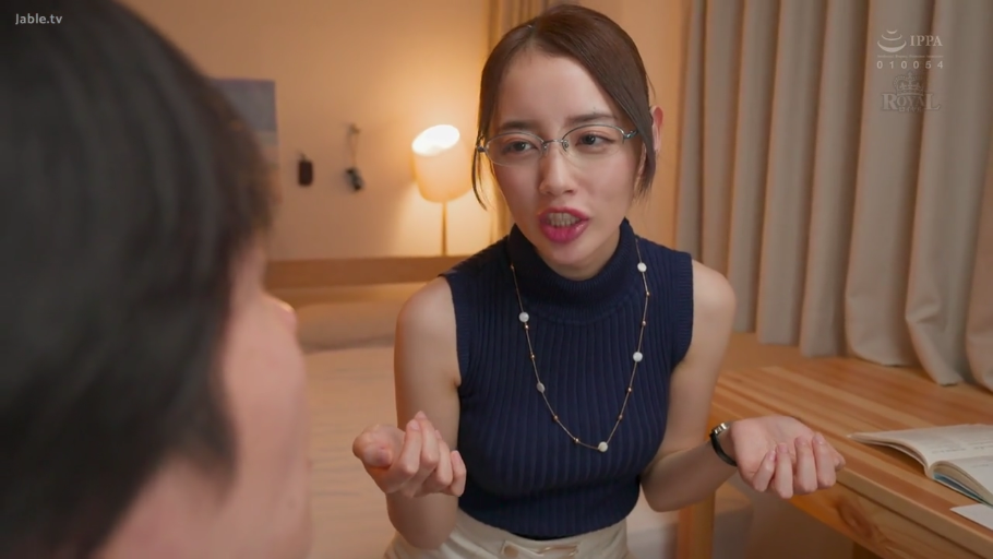 座り姿勢 · 真剣 · メガネ · 顔部のクローズアップ · 寝室 · 一人称視点 · 无袖高领毛衣 · 说教