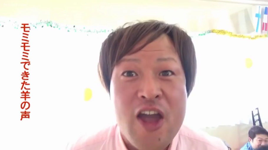 室内 · 脸部特写 · 正面 · 粉色衬衫