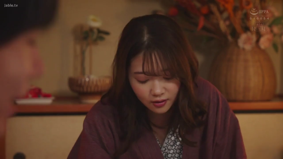 座り姿勢 · 面部 · 瞑想 · 頭を下げる · 薄暗 · 花瓶 · 日式房间 · 紫色浴衣