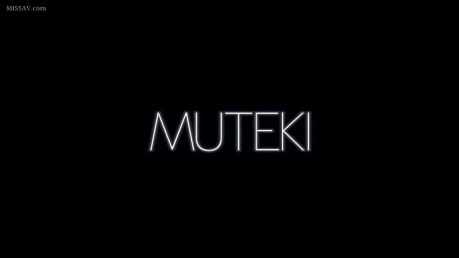 黑色背景 · 文字封面