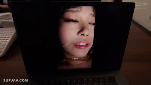 室内 · 顔部のクローズアップ · 全裸 · 仰臥