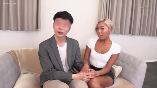 室内 · 黑色热裤