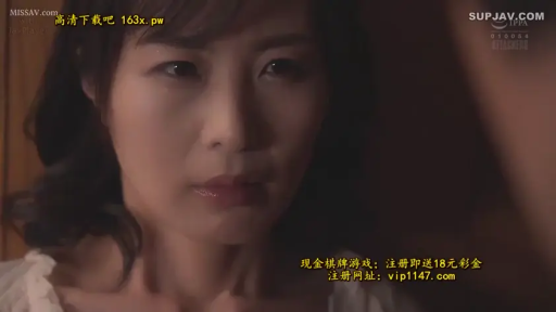 室内 · 憂鬱 · 顔部のクローズアップ · 注視 · 对视 · 暗光环境 · 白色蕾丝装