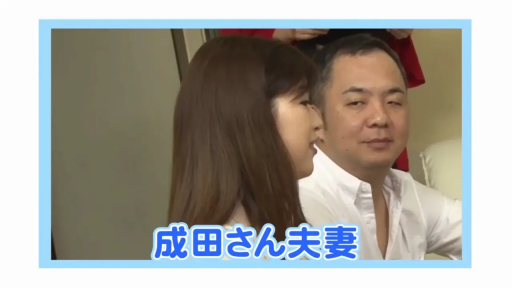 室内 · 座り姿勢 · 会話 · 平静 · 白色衬衫 · 近景 · 采访