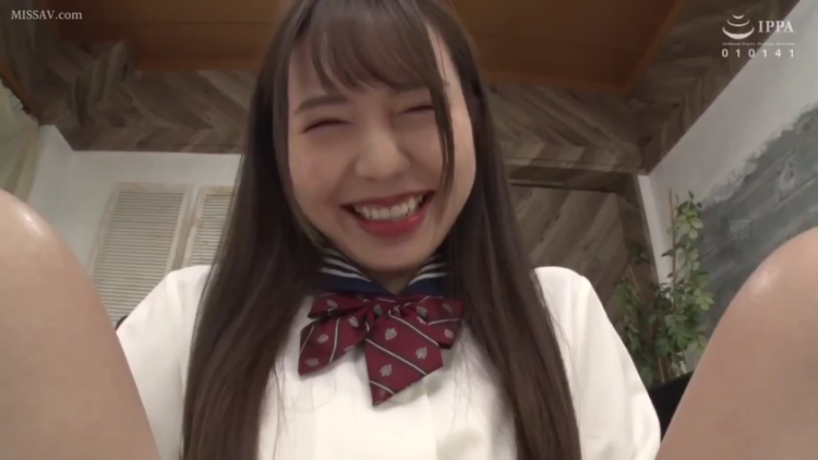 室内 · POV视角 · 大笑 · 面部大特写 · 低头俯视 · 开心愉悦 · 白色校服配红色领结