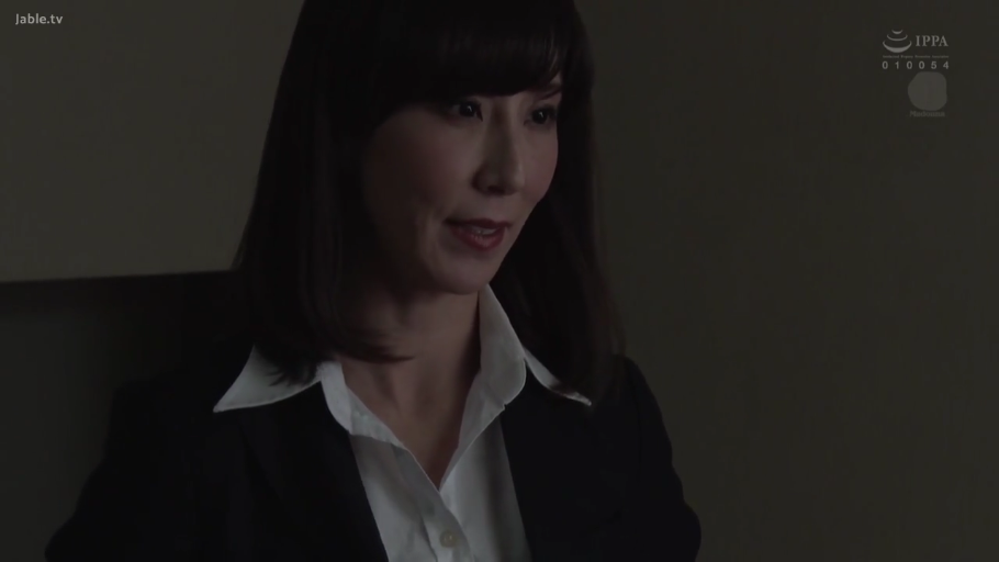 室内 · 脸部特写 · 职业装