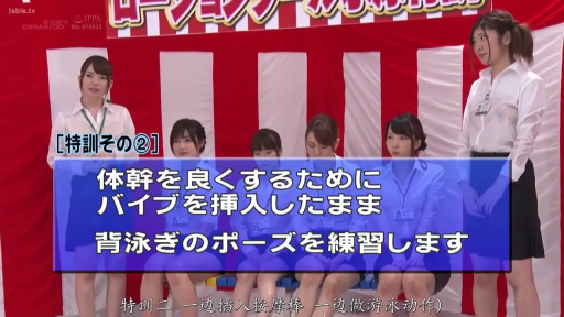 坐姿 · 平静 · 职业装 · 远景 · 多人 · 室内影棚 · 背景布 · 特训