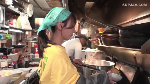 专注 · 站立 · 否 · 厨房 · 厨具 · 烹饪 · 厨师服