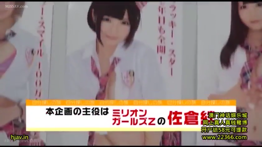 室内 · 校服 · 站立 · 中景 · 摆拍 · 微笑 · 背景板 · 日本女优