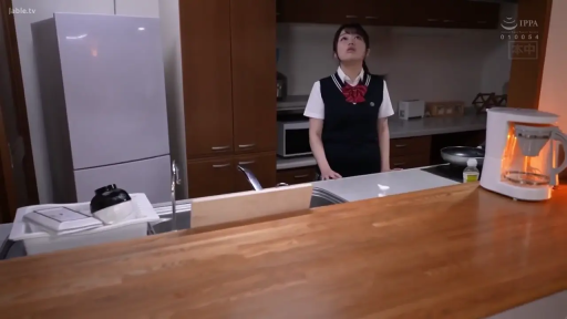 室内 · 站立 · 全景 · 厨房 · 校园制服 · 仰望 · 咖啡机 · 迷茫